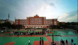 城建学院沈阳吃瓜,一场校园“吃瓜”盛事背后的校园生活点滴