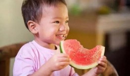 宝宝吃瓜语言,萌态十足，语言魅力无限