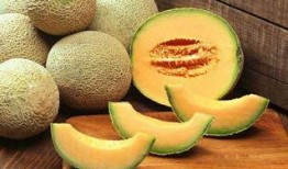 吃哈密瓜女子,女子甜蜜邂逅美味瞬间