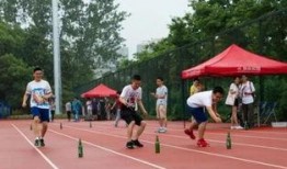 操场吃瓜群众,揭秘校园生活百态