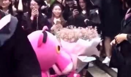 求婚吃瓜事件视频,一场意外的甜蜜闹剧