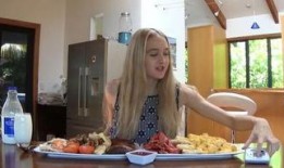 南京女模吃瓜,揭秘背后真相与网络热议