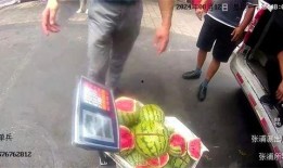 吃瓜群众警察来了,警察来了，秩序回归！