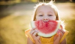 宝宝吃瓜语言,萌态十足，语言魅力无限