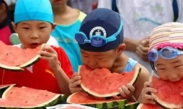 黄英吃瓜比拼大赛,瓜界风云再起，谁将问鼎瓜王宝座？