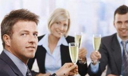 领导抛脑后吃瓜