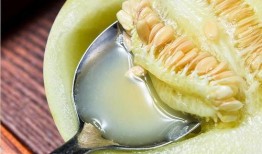 小说贵妃吃瓜,宫廷秘闻里的瓜田传奇