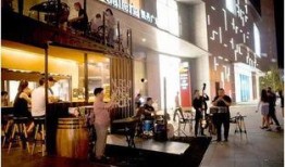 广州酒吧吃瓜,热闹非凡的吃瓜现场，揭秘都市夜生活