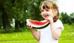 姨妈期吃瓜吗,揭秘女性生理期饮食禁忌