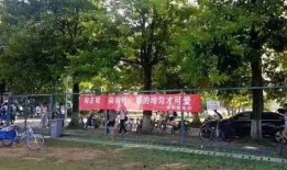 军训师兄在操场吃瓜,军训师兄操场“瓜”事录