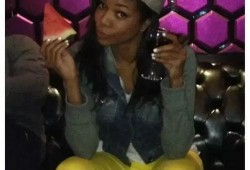 吃瓜的姿势视频,揭秘吃瓜姿势视频的火爆之谜