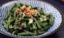 乳瓜是炒着吃还是凉拌吃,炒食与凉拌，美味随心所欲