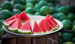 横条纹吃瓜视频,揭秘网红美食背后的故事